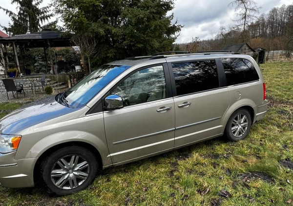 Chrysler Town &amp; Country cena 28000 przebieg: 206568, rok produkcji 2009 z Góra małe 56